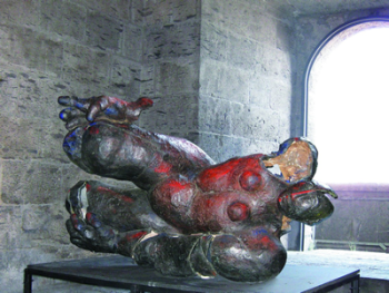 una foto della scultura di Sergio Sorgini