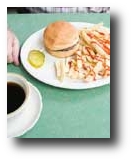 immagine di un piatto con hamburger