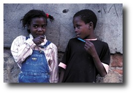 immagine bimbi colpiti da mine