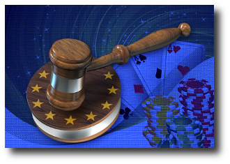immagine di un martelletto del giudice europeo e sullo sfondo carte da gioco