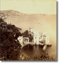 ancient photografy of a villa on the coast of Posillipo
