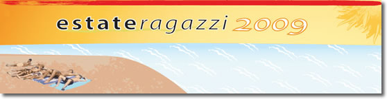 alcuni ragazzi distesi al sole in costume da bagno. è visibile il testo estate ragazzi 2009