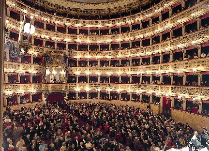 interno teatro san carlo