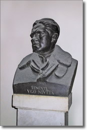 bronze bust of Niutta Ugo