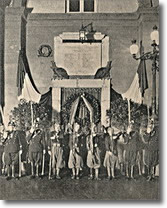 picture of a commemorative ceremony to the memorial tablet to the fallen,1937