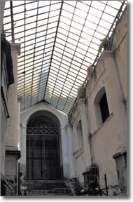 picture of what remanis of the covered walkway in the San Giacomo Palace