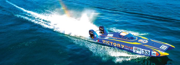 un motoscafo in gara