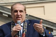 La scultura "Key of Today" a Piazza Mercato