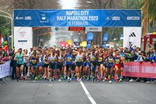 Mezza Maratona Napoli, festa per cinquemila runner in città. Primi l'etiope Edris e la polacca Mach, terza l'azzurra Lonedo