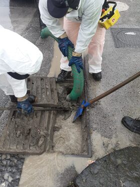 Prosegue il programma straordinario di pulizia delle caditoie cittadine