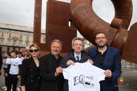 La scultura "Key of Today" a Piazza Mercato