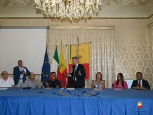 La sirena Partenope sulla medaglia della Neapolis Marathon in programma il 23 ottobre 2022