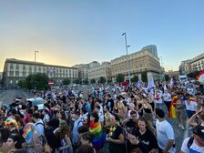 Il corteo del Pride colora le strade di Napoli