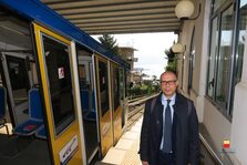 Una foto della cerimonia di riapertura della funicolare