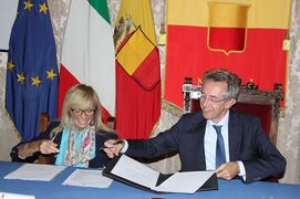 firma della Convenzione tra il Comune e il Tribunale di Napoli