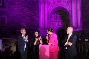 Il Maschio Angioino si illumina di rosa per la Breast Cancer Campaign