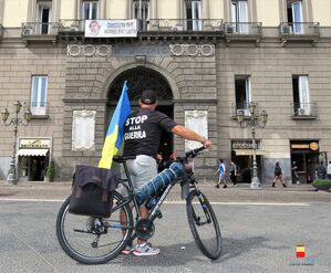  Mykola Zhyriada il ciclista per la pace ucraino ha fatto tappa a Napoli 