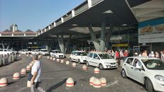 Nuove corsie alla Stazione Centrale e al Molo Beverello per i taxi in attesa