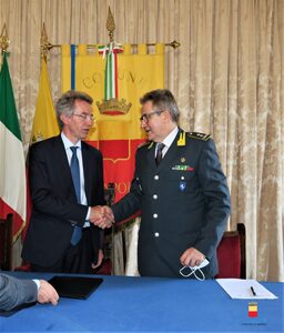 foto tavolo firmatari 4