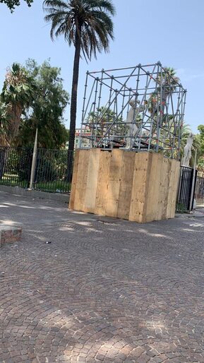 Villa Comunale, nuovi interventi su aiuole e parte il recupero di otto statue