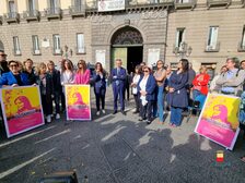 Le elette del Comune in piazza con il Sindaco Manfredi in segno di solidarietà per le donne iraniane 