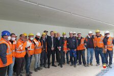 Il sindaco di Napoli inaugura la piazza liberata dal cantiere della metropolitana