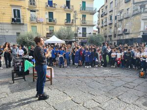 “Amici di Scuola”: in Piazza Sanità l’augurio della comunità ai bambini, educatori e famiglie per il nuovo anno scolastico con gli assessori Striano e Trapanese