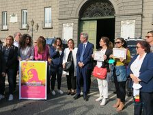 Le elette del Comune in piazza con il Sindaco Manfredi in segno di solidarietà per le donne iraniane 