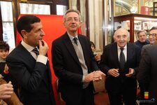 Saluto del Sindaco Manfredi al dono del calco del piede di Maradona da Stefano Ceci al Caffè Gambrinus