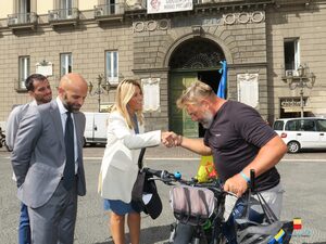 Mykola Zhyriada il ciclista per la pace ucraino ha fatto tappa a Napoli 