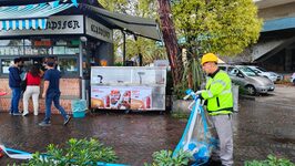 Rimozione addobbi per i festeggiamenti dello scudetto