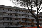 Iniziato l’abbattimento della Vela Gialla a Scampia