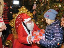 A Palazzo San Giacomo è iniziata la distribuzione dei Giocattoli Sospesi