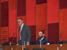 Una foto della seduta del Consiglio