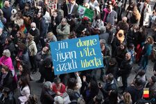 Una foto della manifestazione in piazza