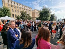 Le elette del Comune in piazza con il Sindaco Manfredi in segno di solidarietà per le donne iraniane 