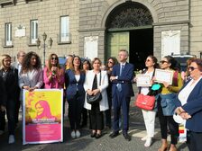 Le elette del Comune in piazza con il Sindaco Manfredi in segno di solidarietà per le donne iraniane 