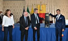 Un momento della cerimonia in sala Giunta a Palazzo San Giacomo