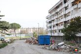 Iniziato l’abbattimento della Vela Gialla a Scampia