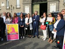 Le elette del Comune in piazza con il Sindaco Manfredi in segno di solidarietà per le donne iraniane 