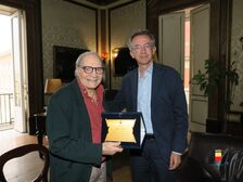 Il Sindaco Manfredi ha ricevuto oggi a Palazzo San Giacomo il maestro artigiano Mario Talarico in occasione del suo novantesimo compleanno