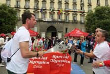 La fiaccola di Special Olympics in tour in occasione dei Giochi Nazionali Estivi di Torino è arrivata a Piazza Municipio