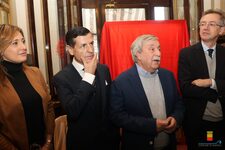 Saluto del Sindaco Manfredi al dono del calco del piede di Maradona da Stefano Ceci al Caffè Gambrinus