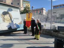 Apposta targa intitolata a Mario Paciolla nei giardini di Montedonzelli