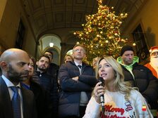 A Palazzo San Giacomo è iniziata la distribuzione dei Giocattoli Sospesi