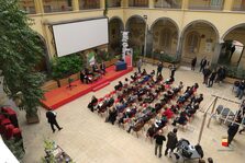 Una foto della manifestazione con la firma dell'accordo