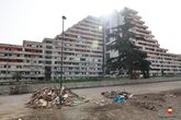 Iniziato l’abbattimento della Vela Gialla a Scampia