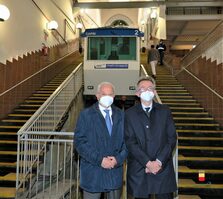 Una foto della cerimonia di riapertura della funicolare