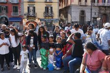 Una foto della festa per la pace a piazza Dante