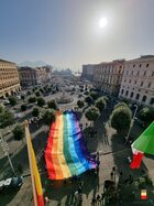 bandiera pace in piazza municipio